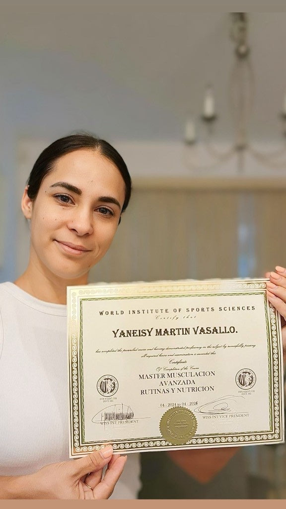Yaneisy Martin con certificado WISS de Master en Musculación Avanzada, Rutinas y Nutrición
